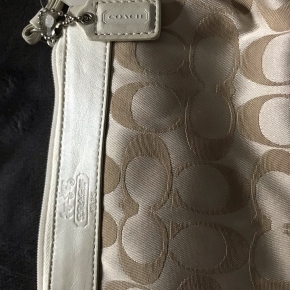 New Coach signature canvas and leather small bag - Picture 3 of 12